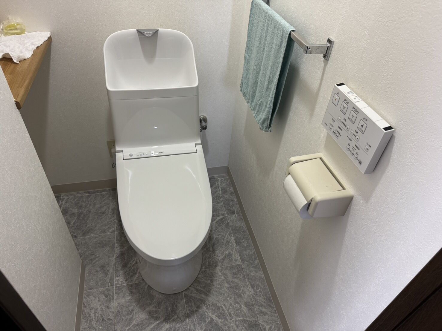 画像2404：TOTO一体型便器GGA・内装工事